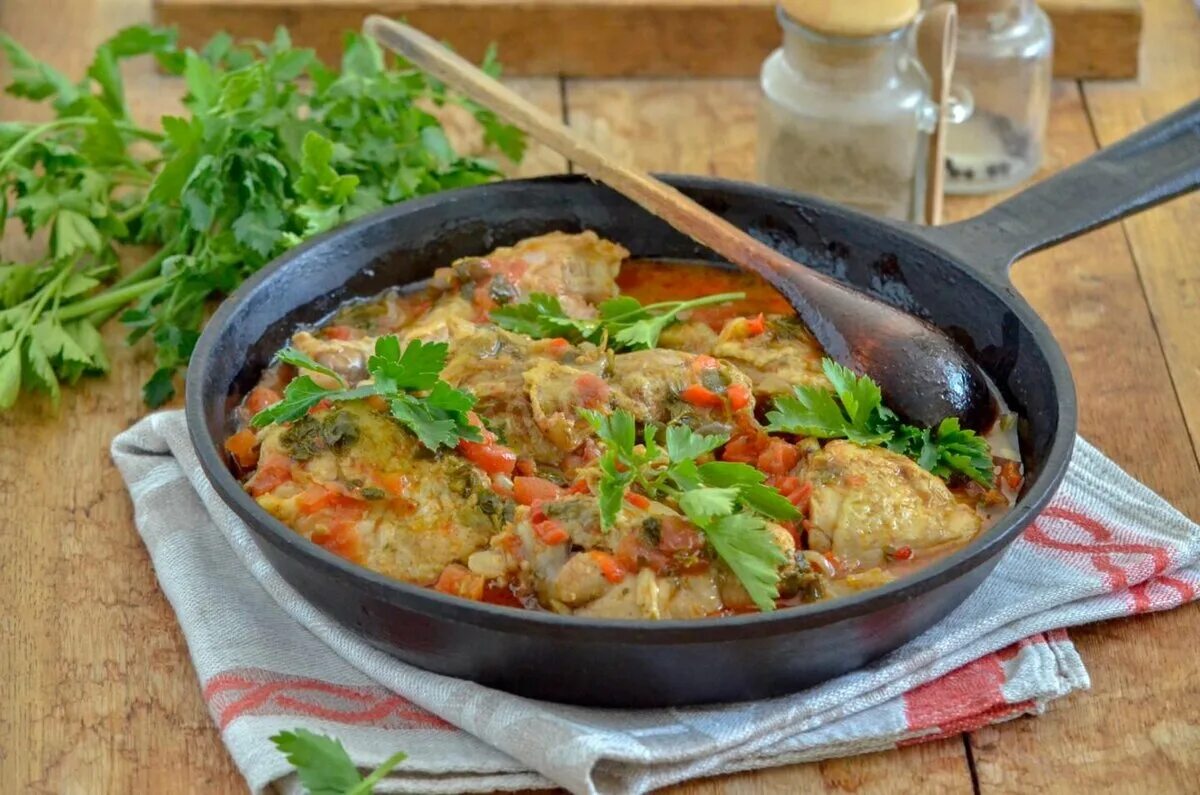 Мясо по мексикански. Грузинский чахохбили. Чахохбили аджарский. Чахохбили из курицы быстро и вкусно. Чахохбили куриное.