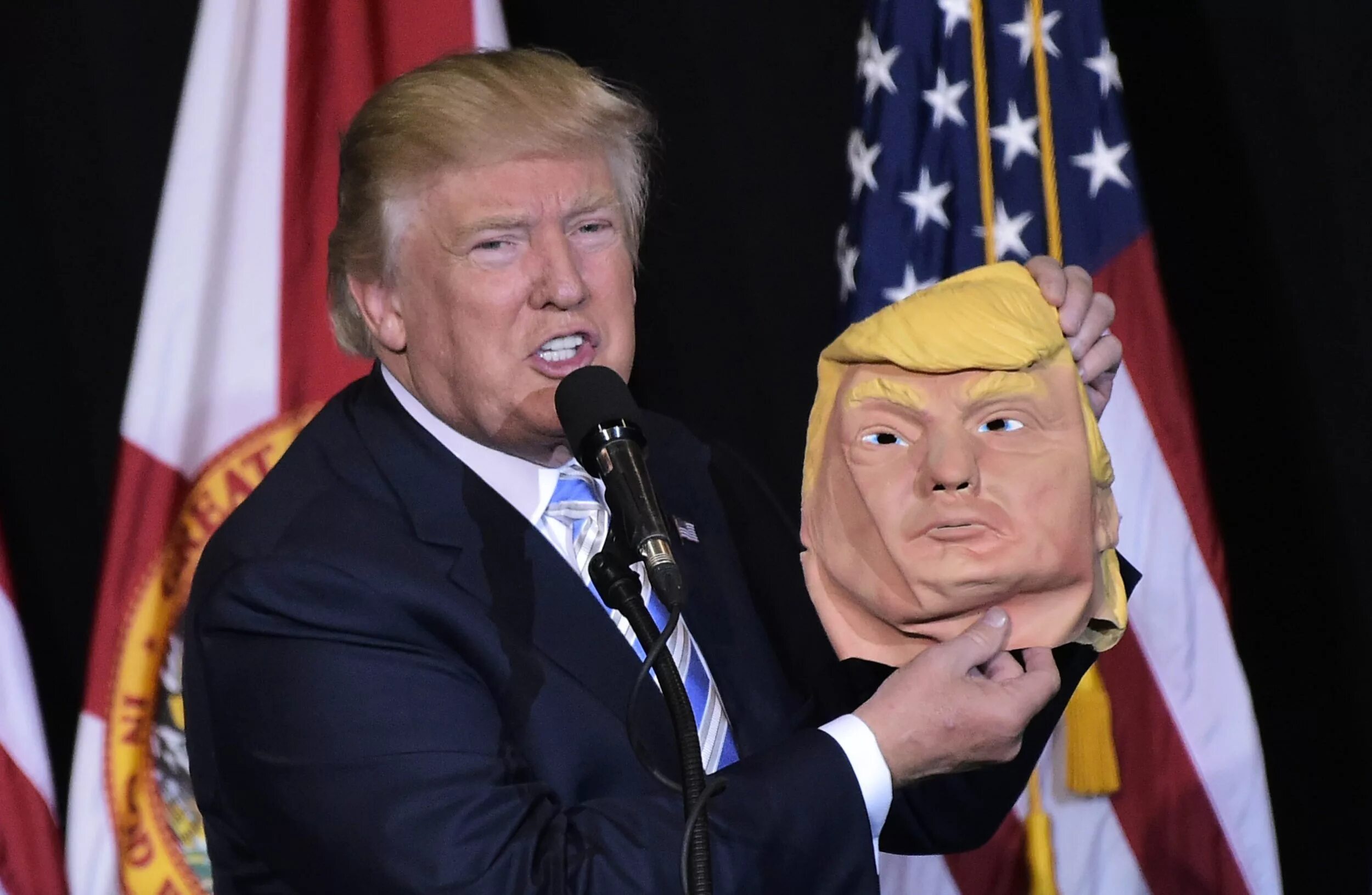 Илон маск и трамп. Маск и трамп. маска трампа. трамп генерал.