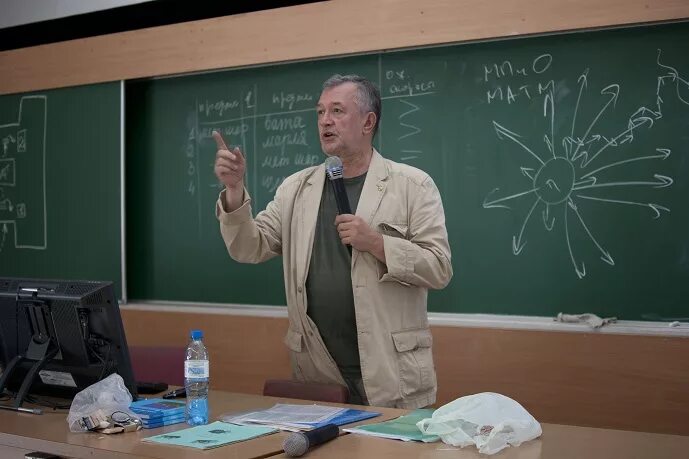 Профессор мгу сапрыкин. Профессора мехмат мгу. Царев мехмат мгу. Мгу преподаватели математики. Математик мгу.