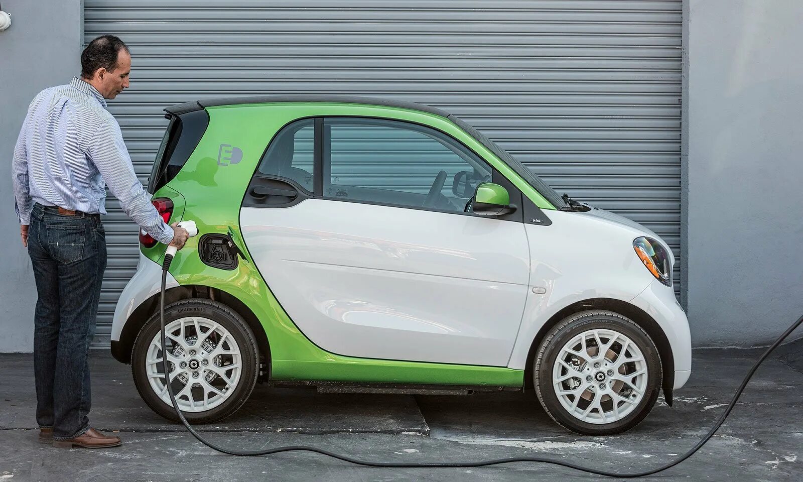Smart Fortwo Electric Drive 2020. Мини-кар Smart Fortwo 2. Машина Smart Geely. Усовершенствованные машины. Включи нормальные машины