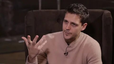 Кто играет главную роль в холопе