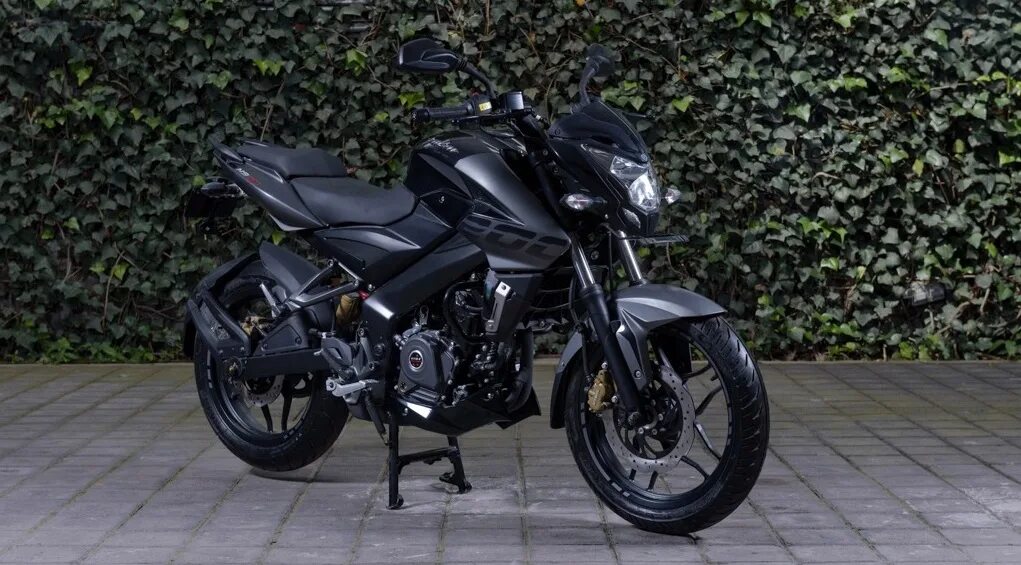 Bajaj pulsar 200ns. Bajaj Pulsar ns200. Bajaj Pulsar 200ns черный. Мотоцикл Bajaj Pulsar 200 NS. Bajaj Pulsar ns200 2018.