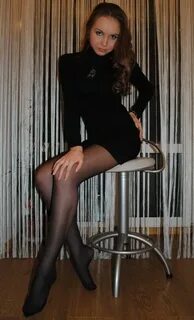 Юные красивые девушки в чулках