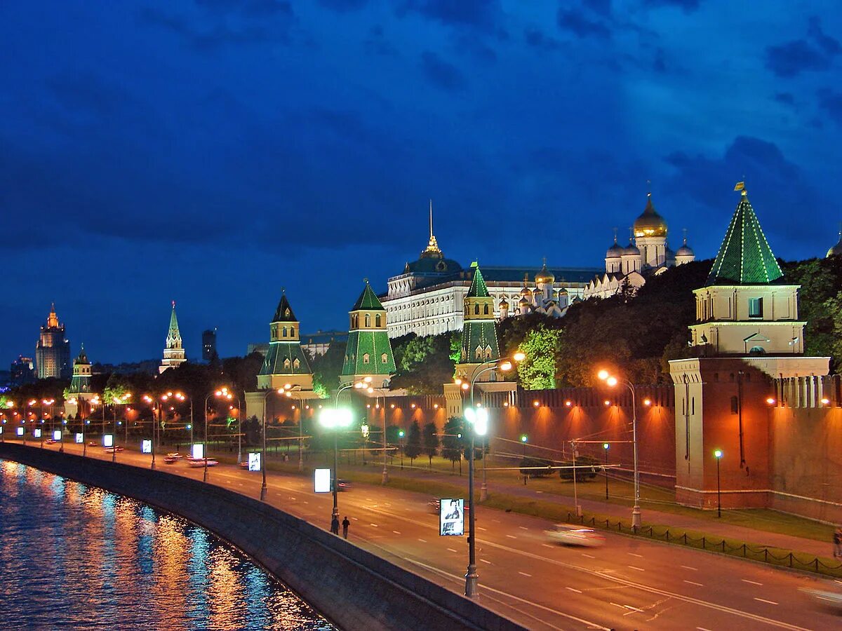 Москве и области а также. Трехрублевый вид Москва. Омск Кремль. Кремлҗ в Москве. Ярославль Кремль.