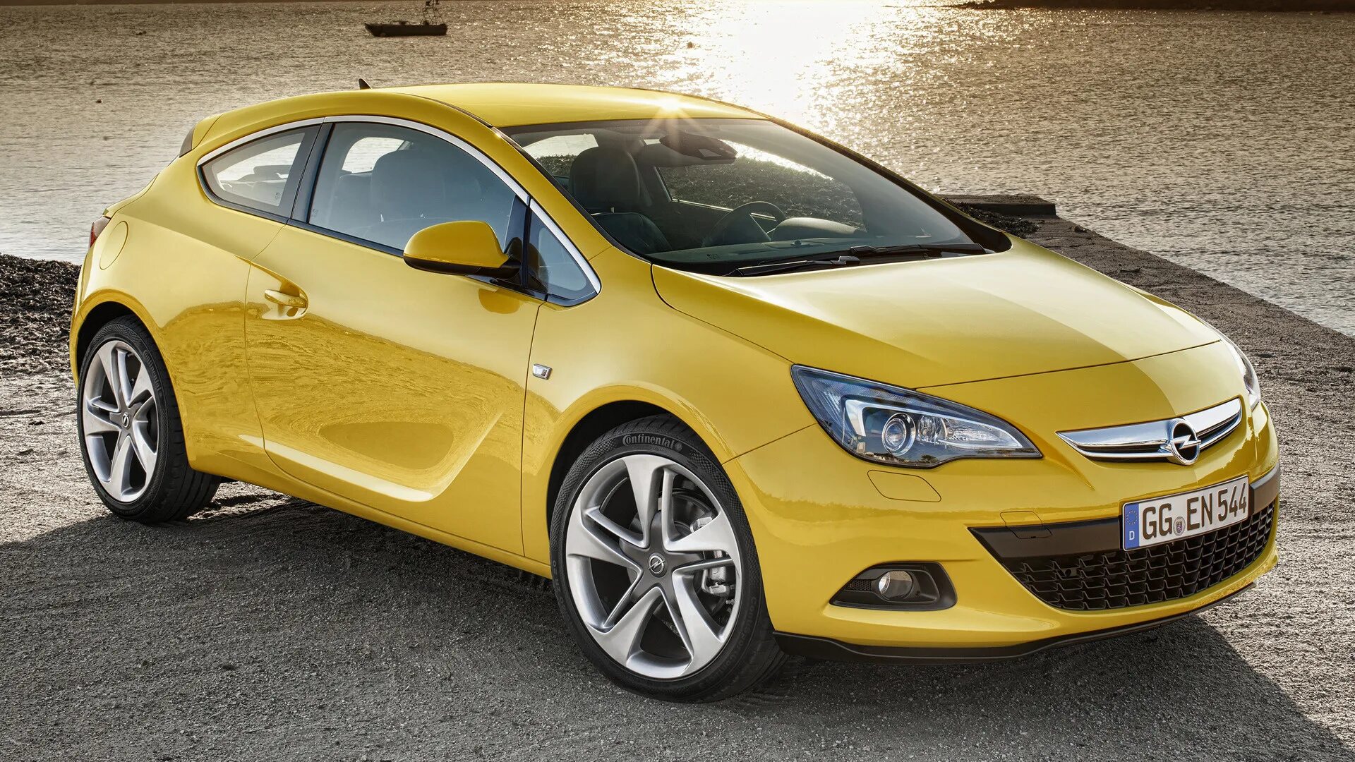 Gm купить опель. Opel Astra GTC. Opel Astra GTC 2015. Opel Astra j GTC. Opel Astra GTC 1.6.