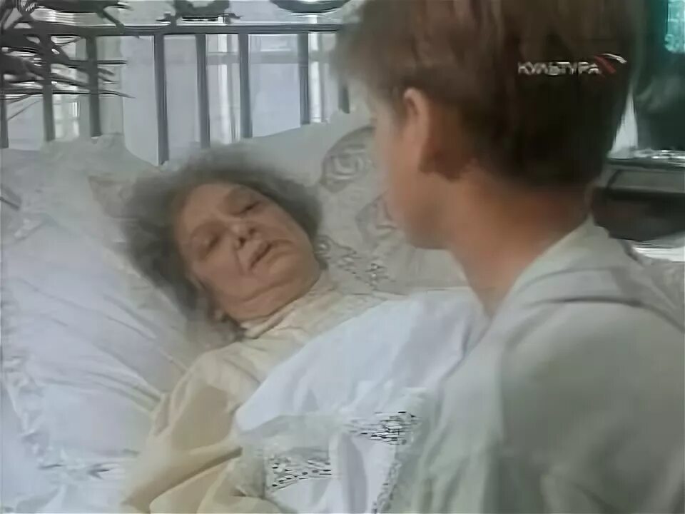 Внук спящую бабушку. Бабушка с внуком переспали. бабушка и внук в кино. переспал с бабкой фильм. бабушка совратила.