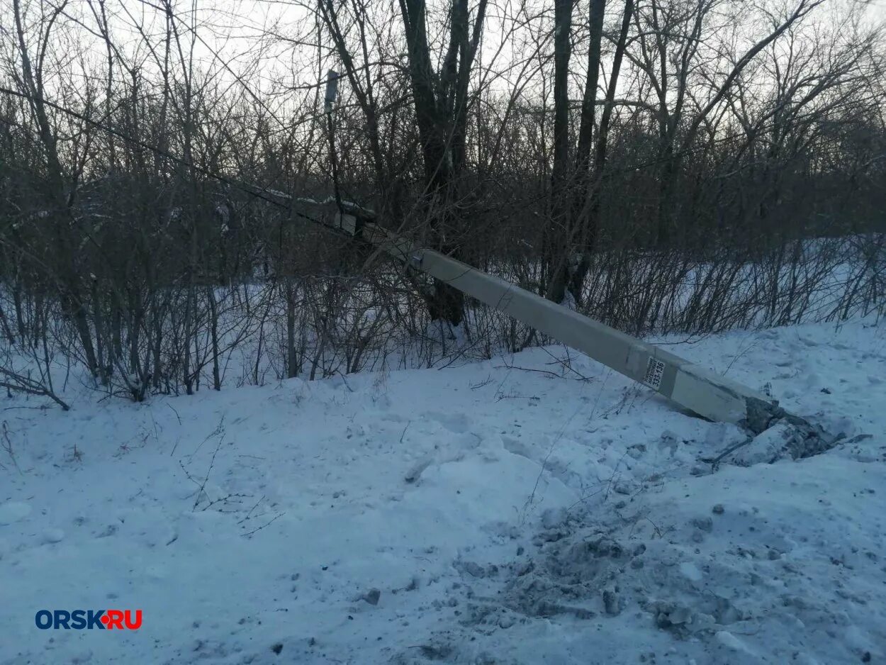 Где находится дамба в орске. Дамба орск. столбы фонарные орск. в рыбинске упал фонарный столб.