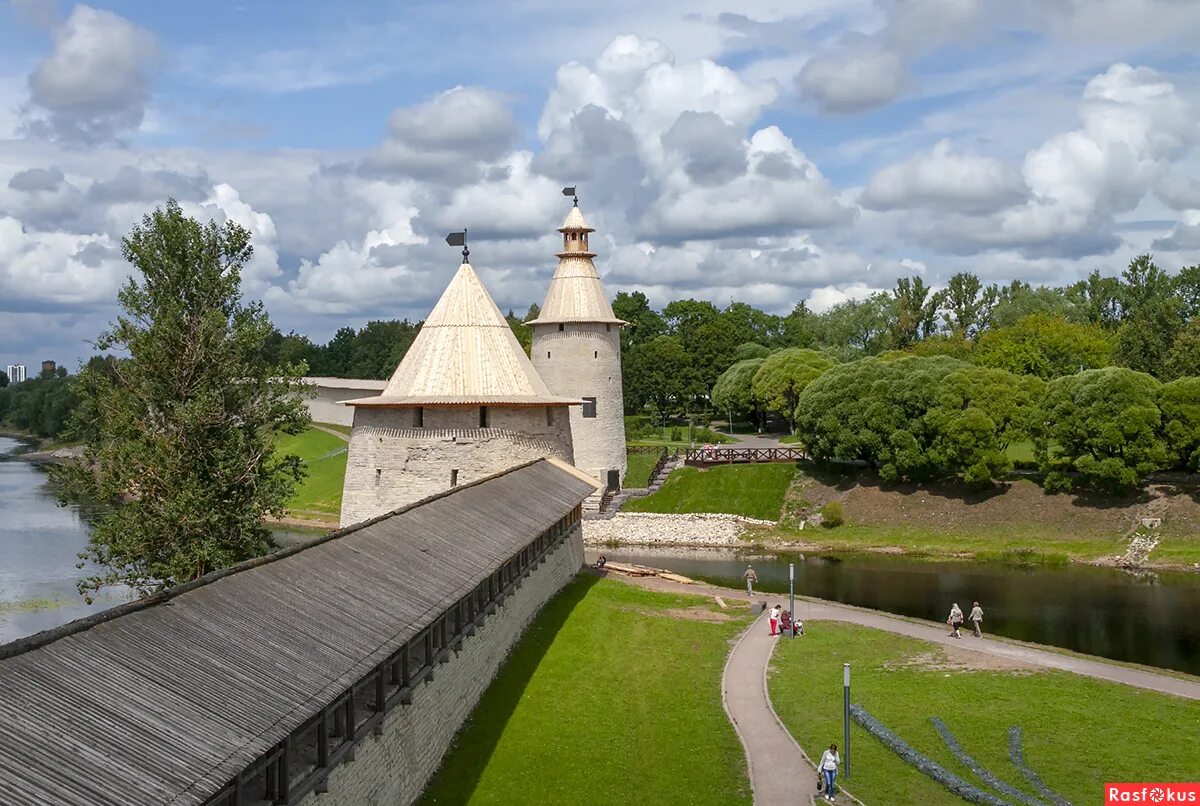 чернигов, печора, псков какой из них стоит на днепре?. звонница псково-печерского монастыря. печоры эстонская архитектура. псковская спб. псков-изборск-печоры тур.