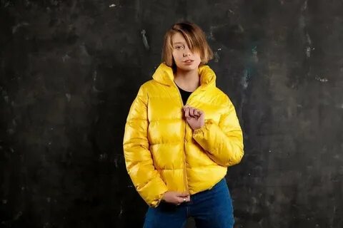 Желтая куртка фото