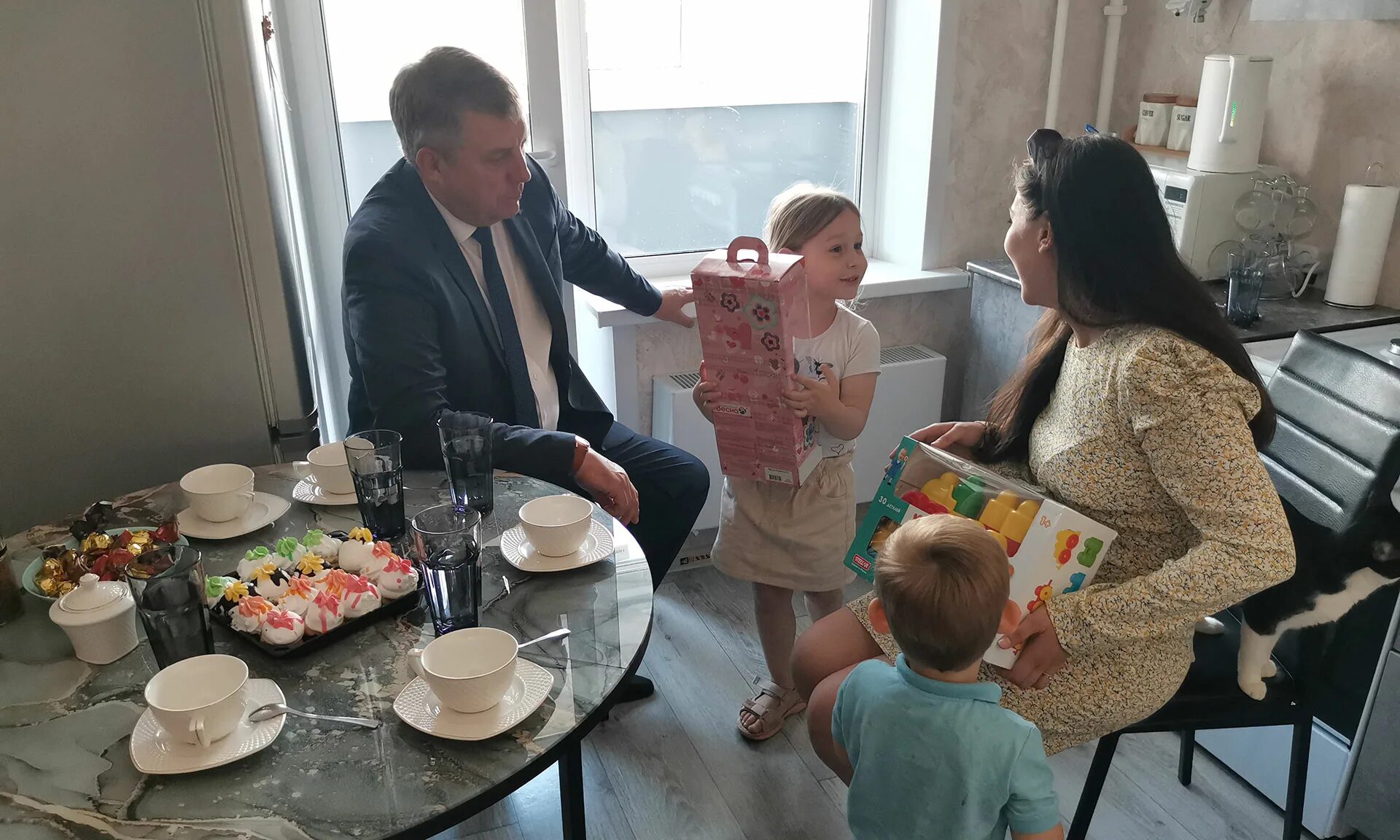 Спасители ребенка из саранска. Многодетные семьи в японии есть льготы. Поддержка многодетных в 2024 году последние новости. Многодетная семья. Россияне чайлдфри.