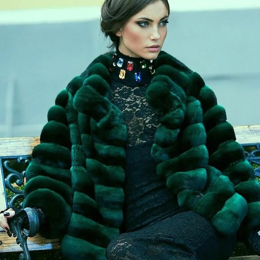 Цветная норка. Шуба норковая поперечка лаванда. Golden fur норковая шуба фуксия. Яркая шуба. Gucci fur coat.