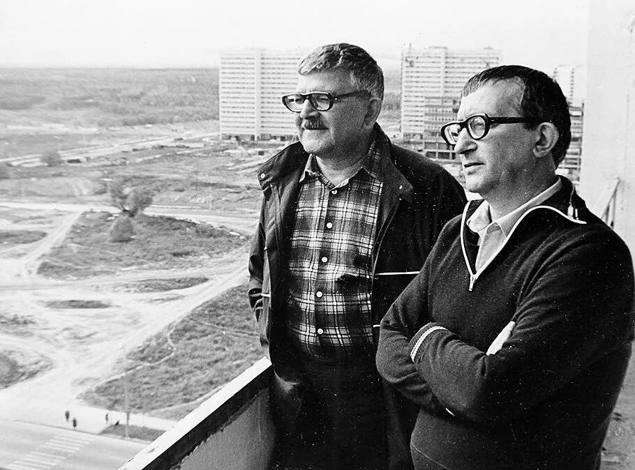 Братья стругацкие. Писатели братья стругацкие. Братья аркадий и борис стругацкие. Н. А.