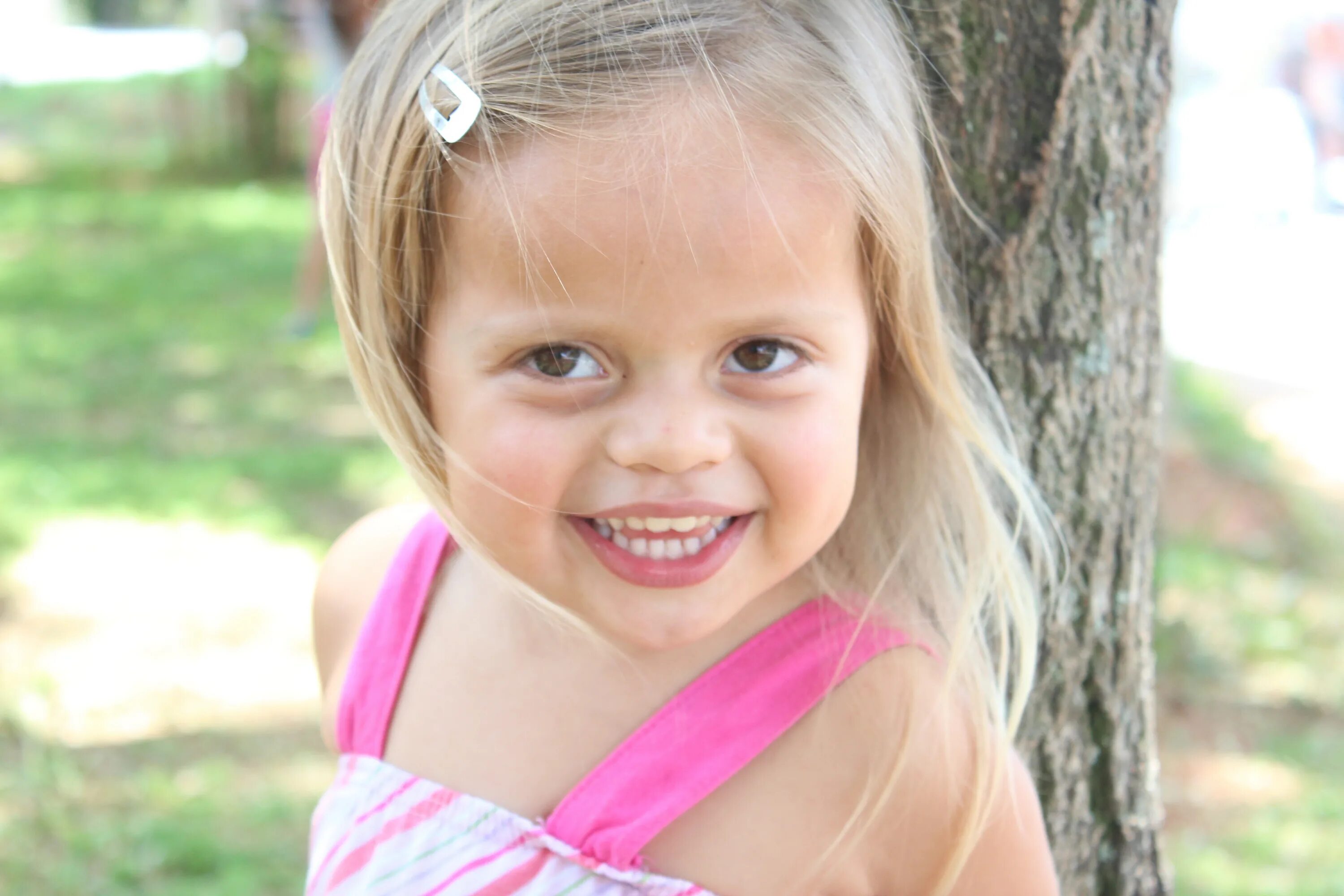 Девочка блондинка девочка улыбка. Девочка блондинка девочка улыбка. Белокурая девочка. Улыбка ребенка. Фото любого человека девочки.