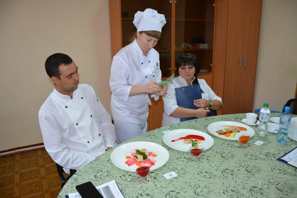 Алексеевский кондитерский дом благовещенск. Реклама курса кондитера. Благовещенский профессиональный лицей. Кондитеры благовещенск. Кондитеры благовещенск.