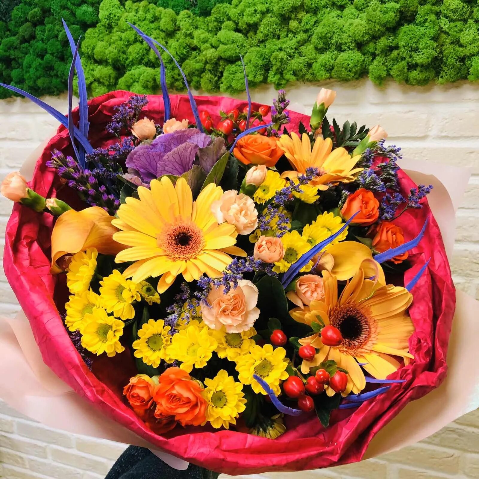 Нестандартные букеты. Оригинальный букет. Необычные букеты. Необычные букеты. Букет из фруктов красный.