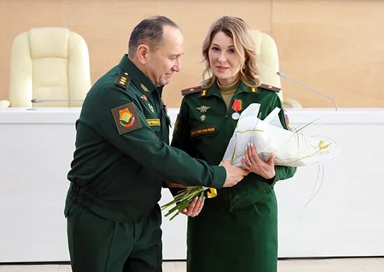 Жена командующего