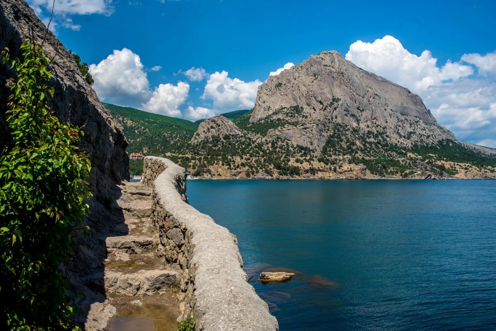 Клиника новый свет судак. Новый свет крым. Света судак. Света судак. Ночной судак крым.