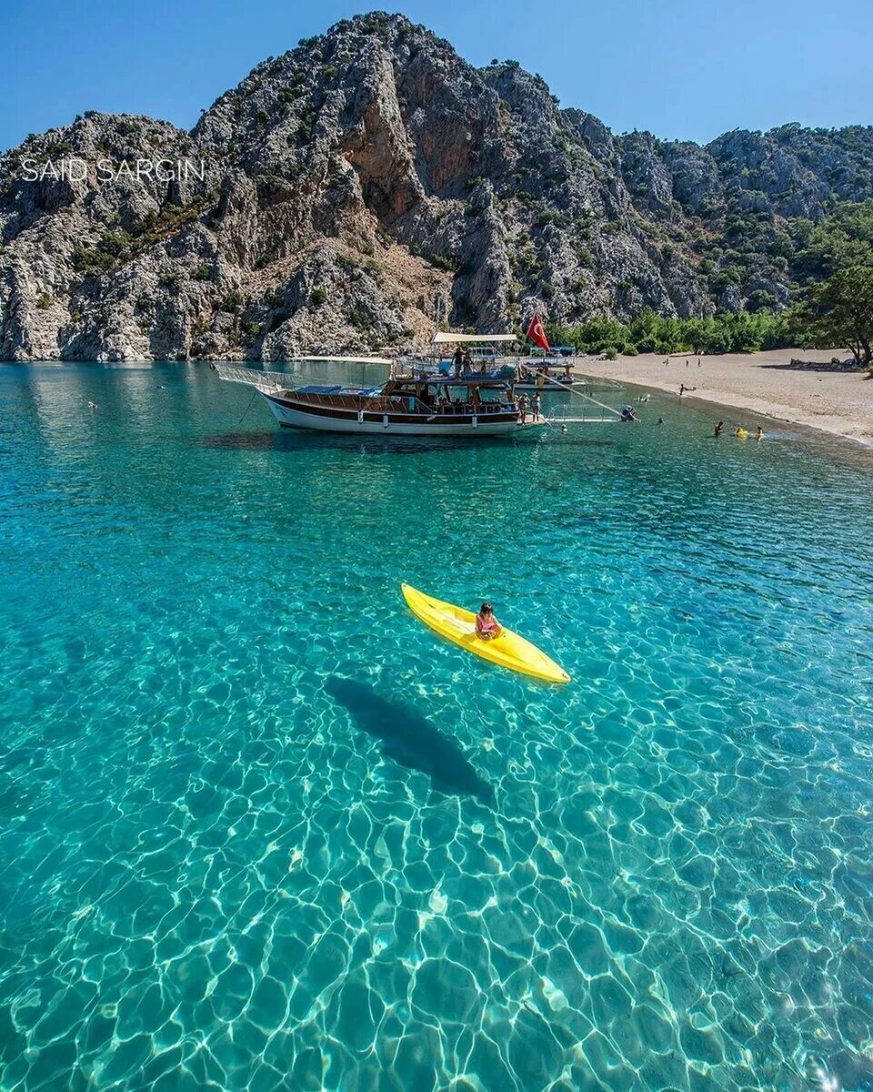 Вода в море антальи. Водоросли на пляже средиземного моря. Antalya konyaalti beach turkey. 02. Средиземное море турция.