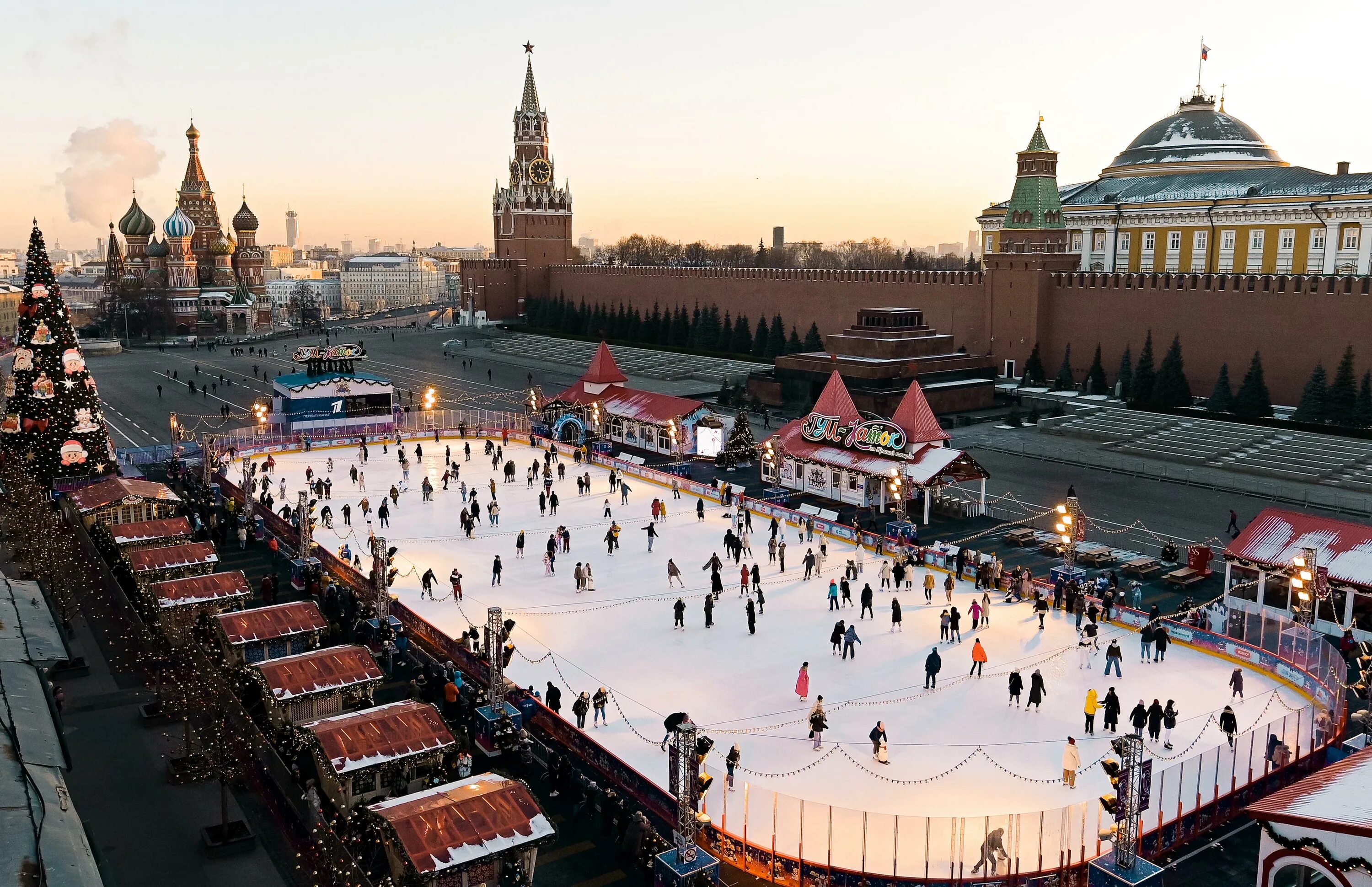 ГУМ-каток Москва 2022. Москва красная площадь ГУМ-каток. Каток на красной площади 2022. Каток в Москве на красной площади 2022. Катки москвы вакансии