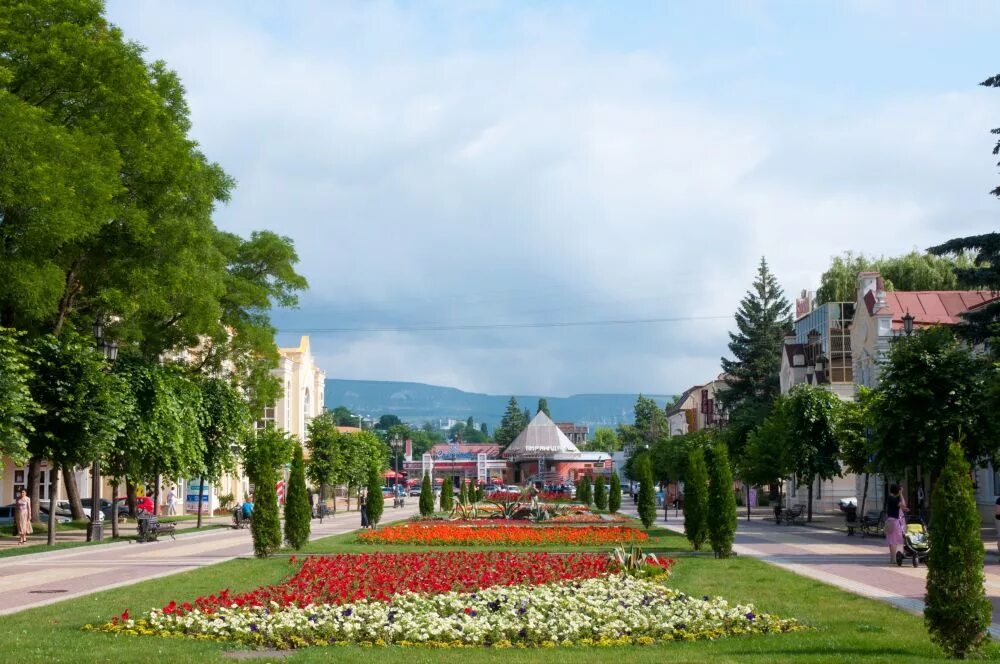 Кропоткин кисловодск. Кисловодск парк Курортный бульвар. Курортный парк Кисловодск. Кисловодск Курортная зона. Тропа Косыгина в Кисловодске.