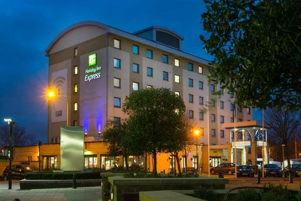 Park plaza county hall london. Новый год в англии биг бен. Рождество и новый год в великобритании. Holiday in london. Кенсингтон хай стрит лондон.