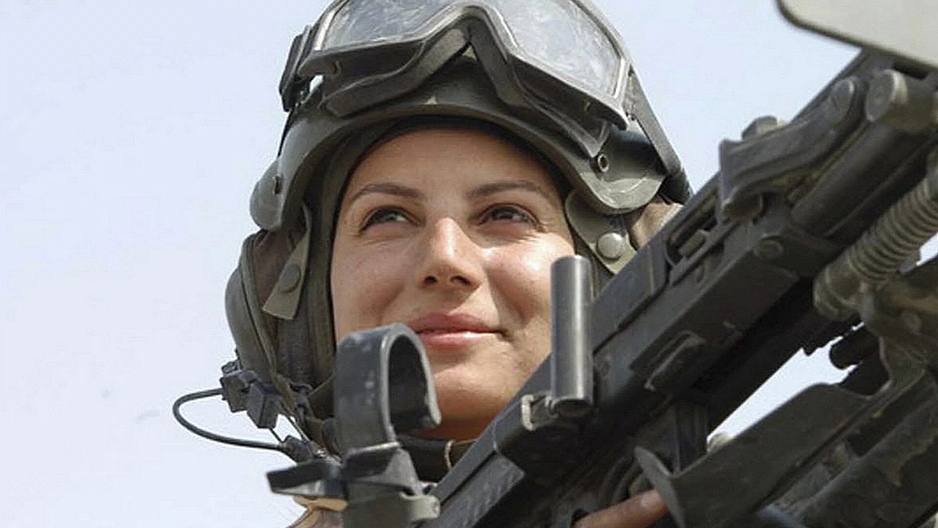 Женщины вс рф. Женщины военные. Женщина солдат. Женщины военнослужащие. Женщины в Российской армии.