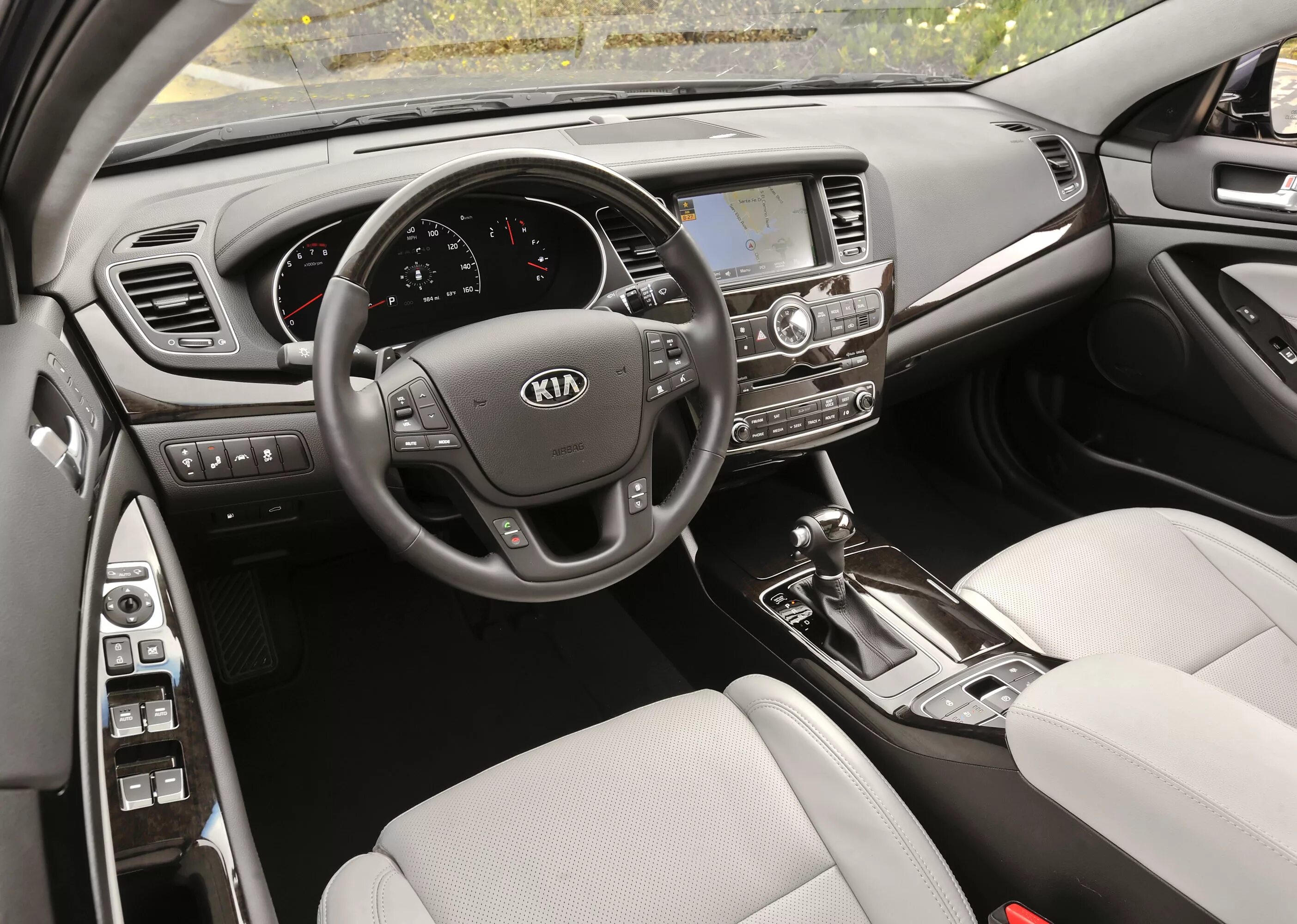 Киа к7 характеристики. Kia Cadenza Interior. Kia Cadenza 2016 Interior. Kia k7 2015. Kia Cadenza 2011 салон.