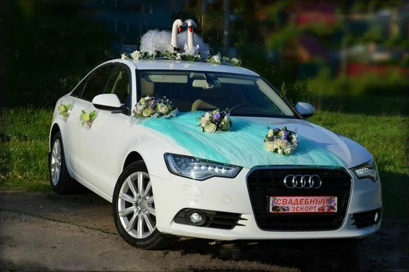 Свадебная Ауди а6 белая. Машина на свадьбу Ауди а8. Audi a6 c6 на свадьбе. Свадебная машина Ауди белая.