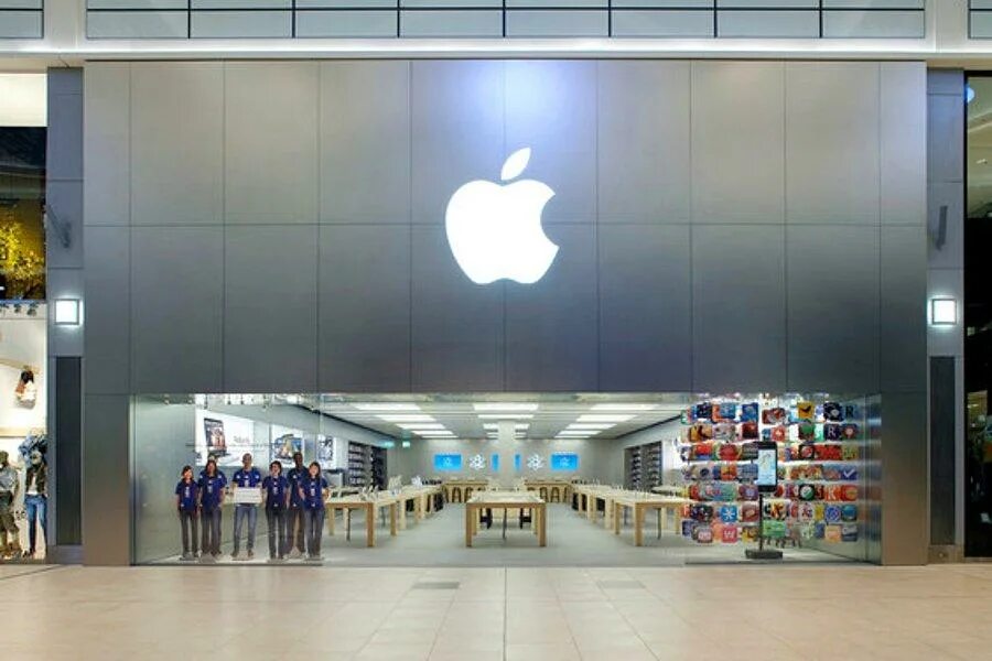 Apple store в россии. Эпл стор в айфоне. Магазин Apple в Москве. Apple в магазинах России. Фирменный магазин Apple в Москве.