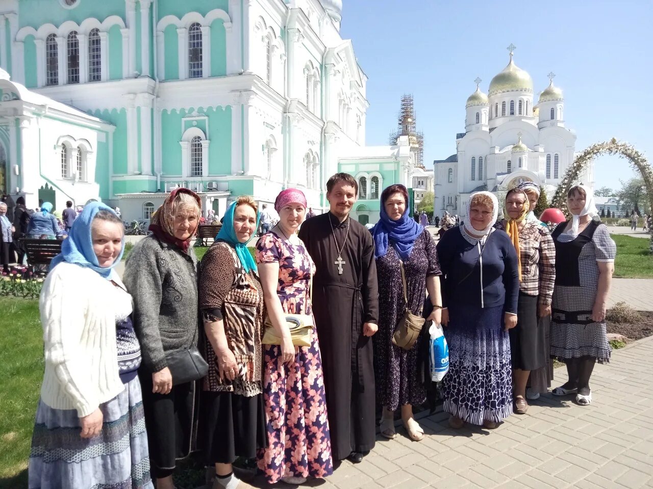 Свято-Троицкий Серафимо-Дивеевский женский монастырь паломники. Обитель женский монастырь Дивеево для паломников. Поездка Свято Троицкий женский монастырь в Дивеево. Пензенская митрополия Троицкий женский монастырь. Бараши паломническая