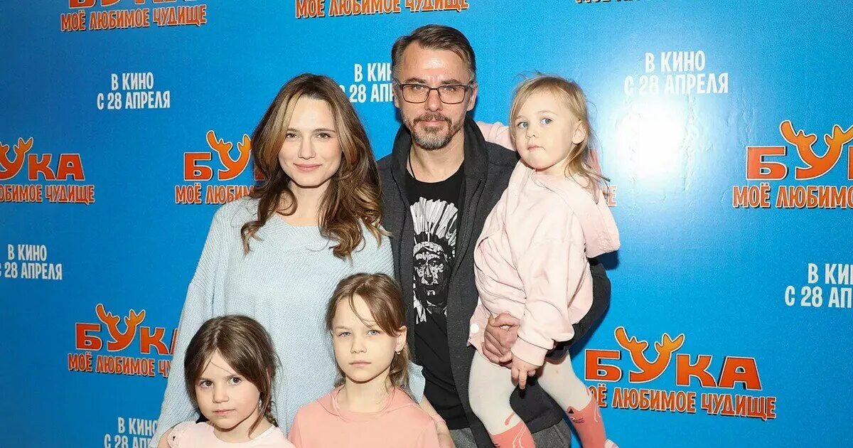 Любовь аксенова дети есть. Любовь аксенова с мужем. Любовь аксенова с короткой стрижкой. Любовь аксенова дети есть. Любовь аксенова дети есть.