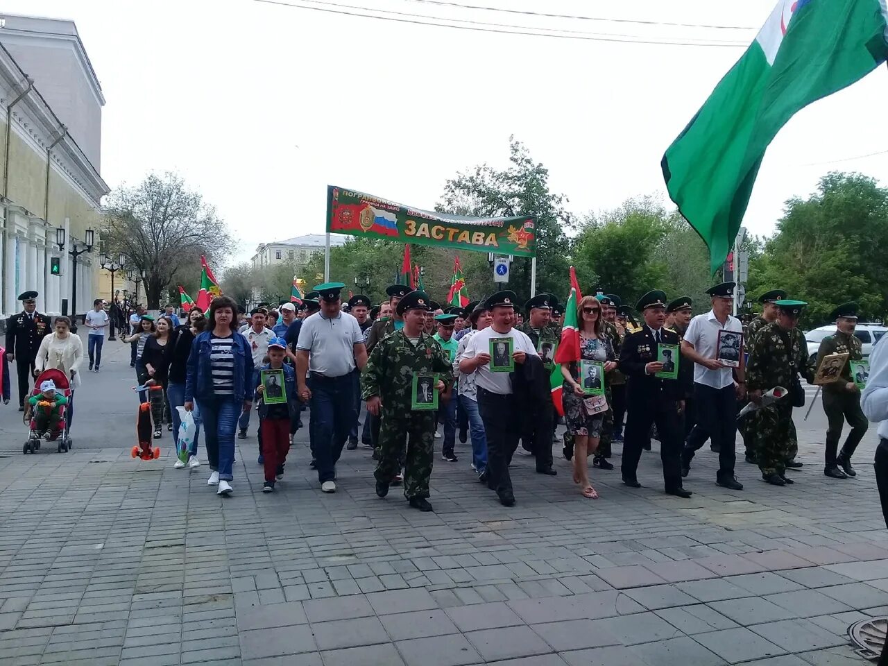 День пограничника в абакане. День пограничника в 2022 в смоленске. Пограничные войска 28 мая. День погранвойск. Пограничники на параде.