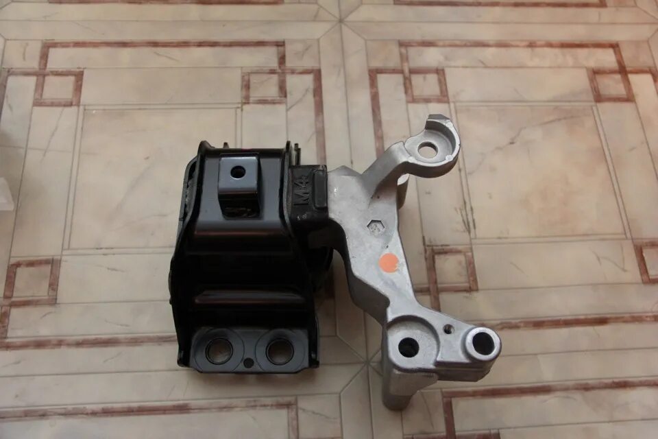 Подушка двигателя 2 0. Опора двигателя правая, nissan qashqai (j10) 2012. правая опора двигателя ниссан кашкай 2.0 j10. ниссан т31 левая опора двигателя. подушка двигателя кашкай j10.