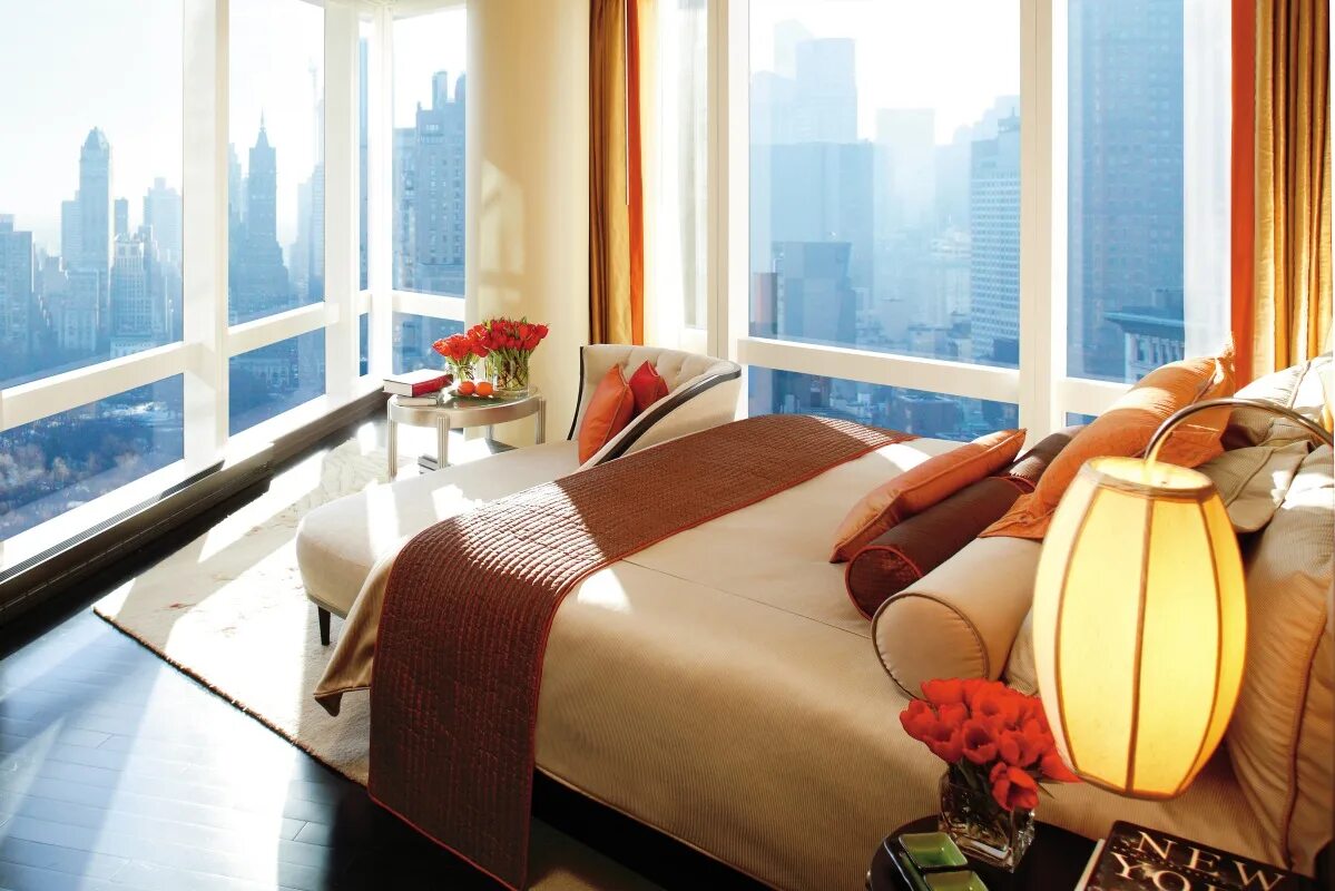 Отель москва сити с панорамным видом. Мандарин Ориентал Нью-Йорк отель. Отель мандарин Ориентал Лондон. Спальня с панорамными окнами. Отель с панорамными окнами.
