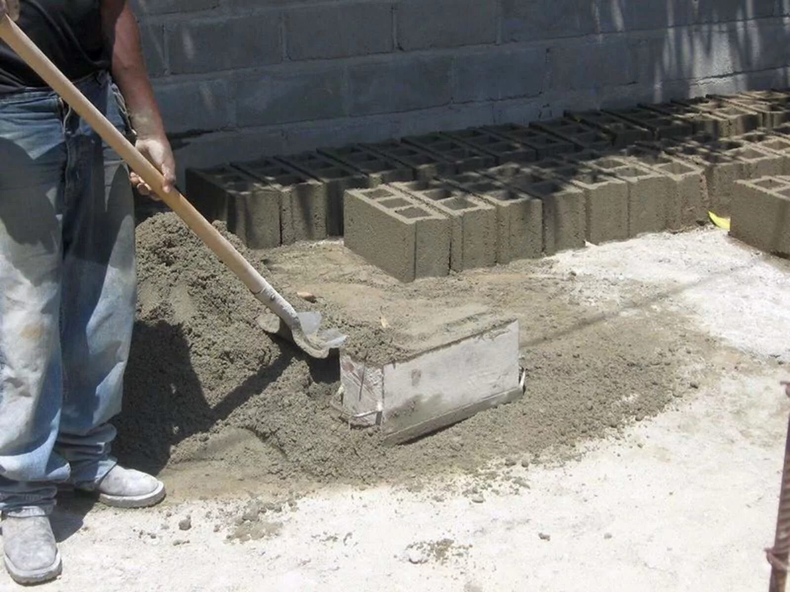 Шлакоблока видео. Шлакоблок. форма для шлакоблока. шлакоблок самодельный. матрица для шлакоблока.