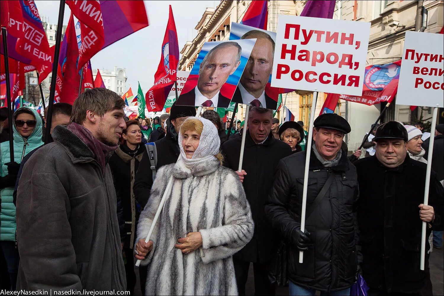 владимир путин с народом. голосование против. народ о путине и власти сегодня. протесты в москве 2020. пикет против путина.
