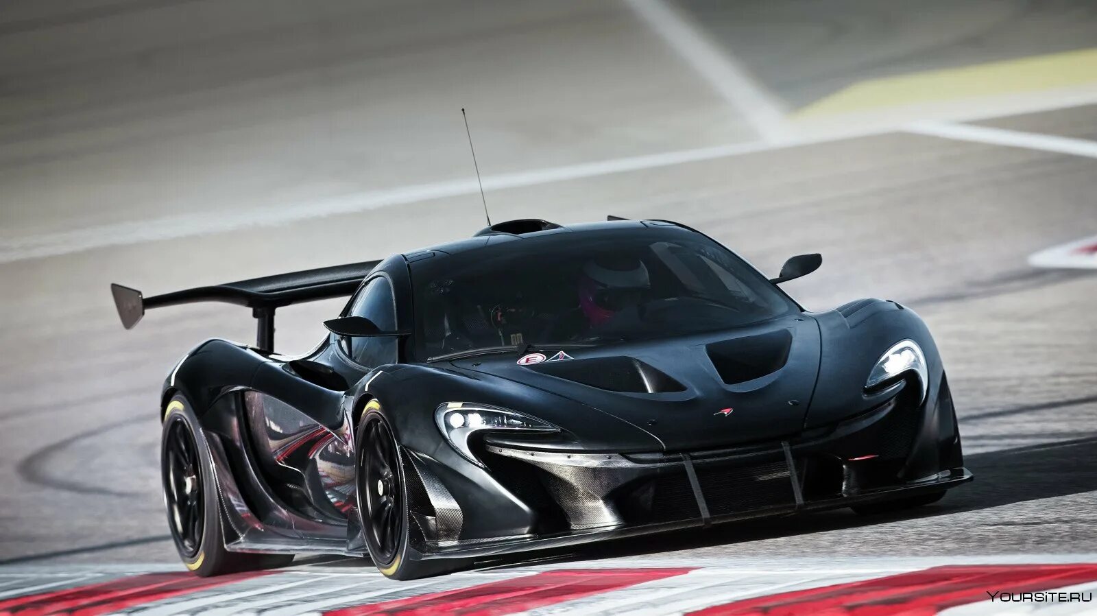 Самые крутые гоночные машины. Макларен p1 GTR. Спорткар Макларен п1. MCLAREN p1 GTR черный. MCLAREN p1 2022.