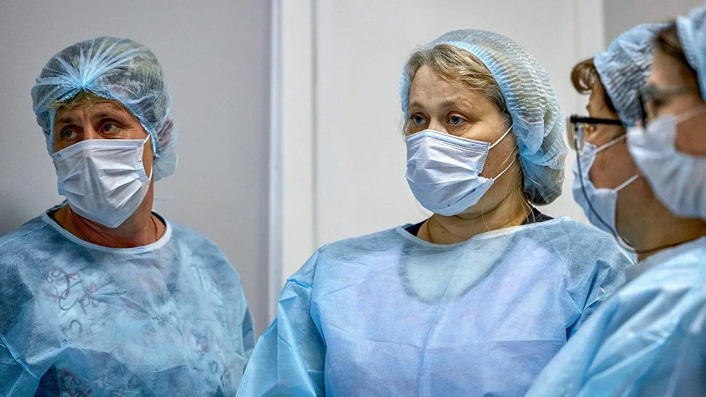 Фото медиков. Ставрополь операция на сердце. Медперсонал в процедуре. Очень много врачей. Медперсонал.