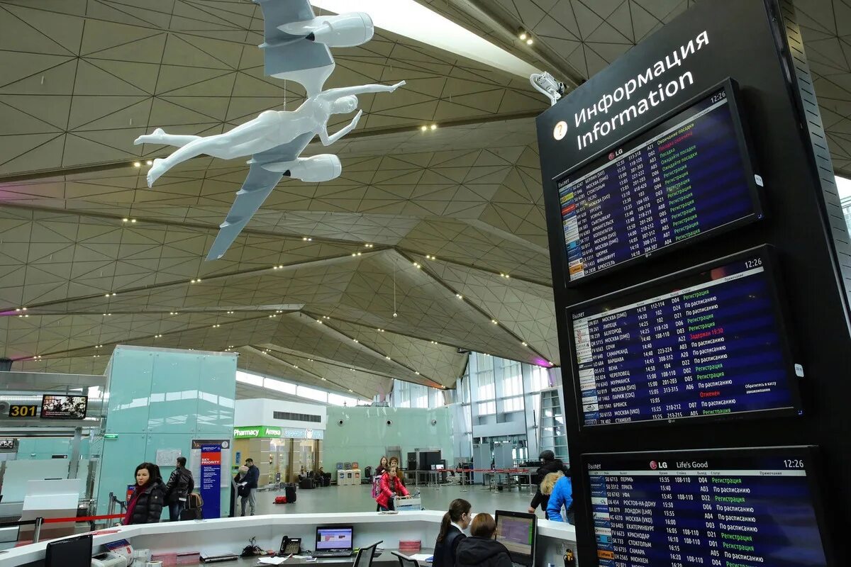Аэропорт спб табло вылета на сегодня. Аэропорт пулково санкт-петербург. спб аэропорт пулково табло. аэропорт питер пулково табло. аэропорт питера пулково внутри.