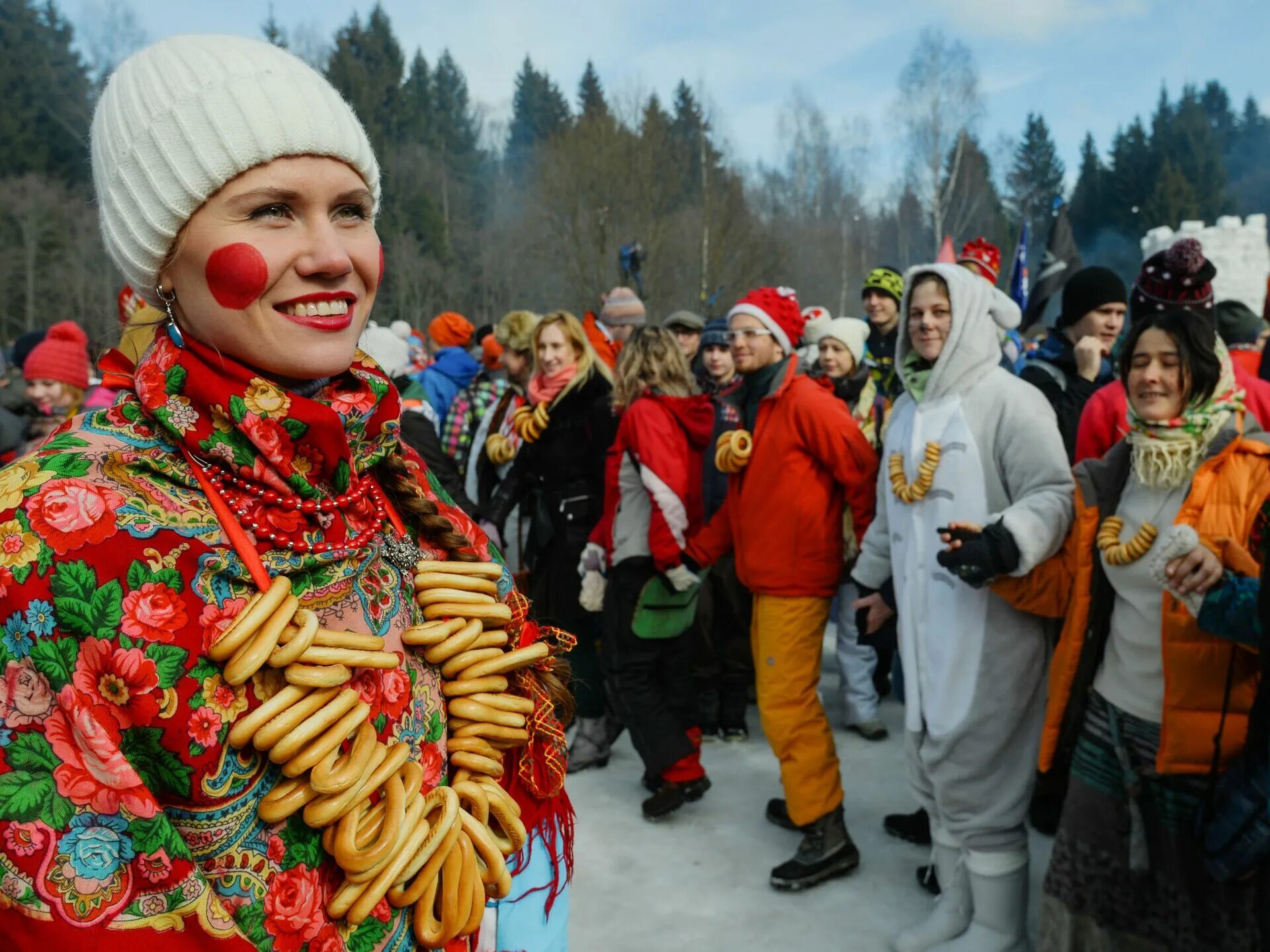 Масленица. Прическа на Масленицу. Народные гуляния на Масленицу. Масленица в Москве. Первая масленица в москве в каком