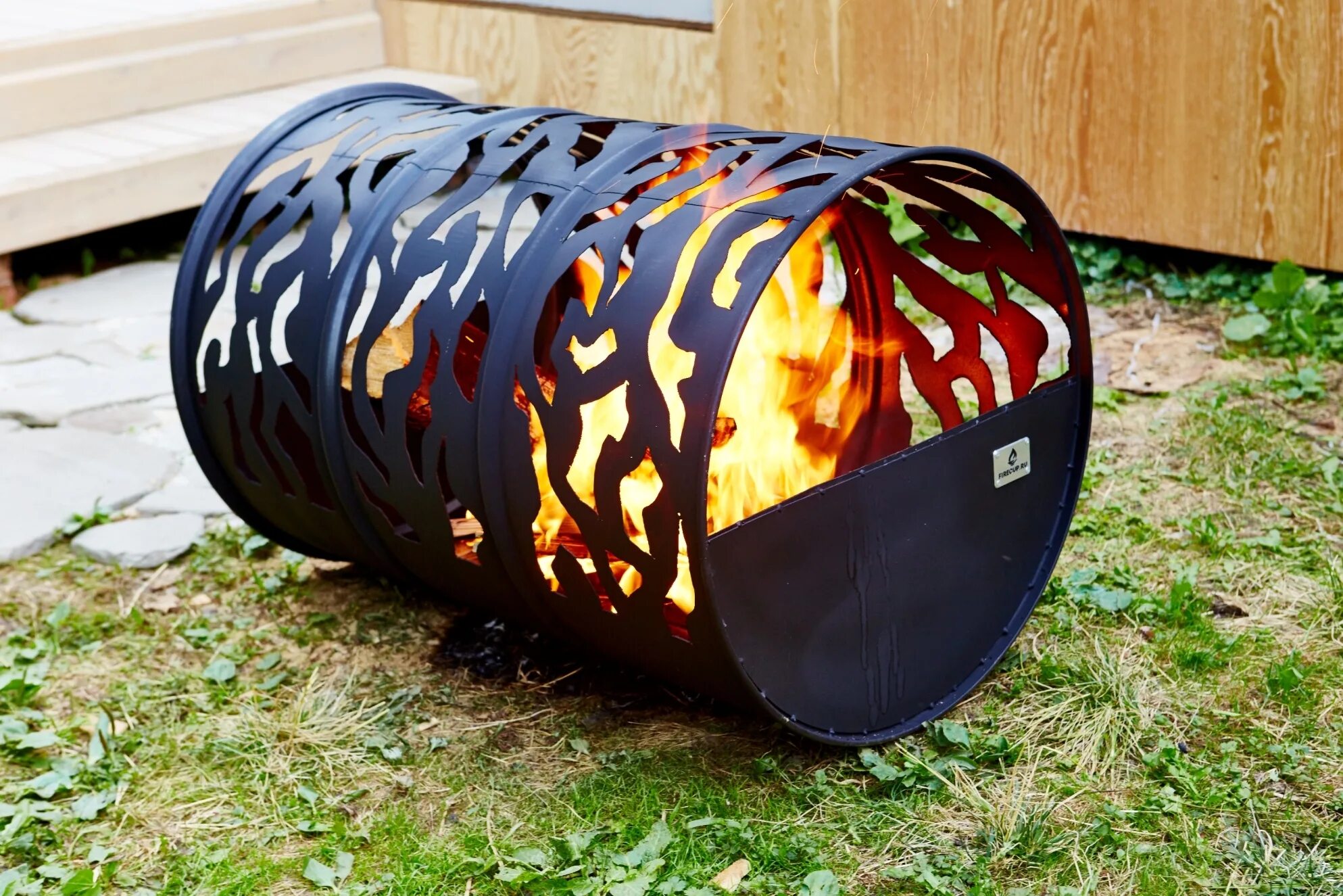 Дачная скамейка из старой кровати. Лавка из металлической старой кровати. Вторая жизнь бочки. Красивые поделки из металла. Украшения для сада своими руками оригинальные задумки.