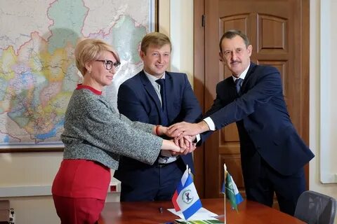Сотрудничает с вузами