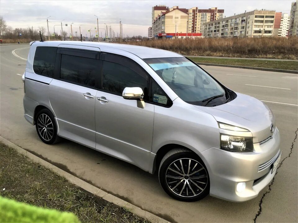 Toyota Voxy. Тойота Вокси 2009. Тойота Вокси 2018. Toyota Voxy 85.