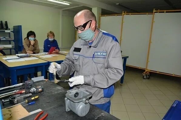 Электрослесарь. Токарь универсал. Сантехника. Слесарь в санкт петербурге. Слесарь в санкт петербурге.