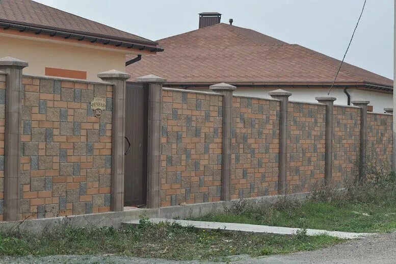 Заборы в краснодаре для частного дома. Еврозаборы нижнегорск. Французский забор. Забор из француза. Еврозабор двухсторонний в крыму.