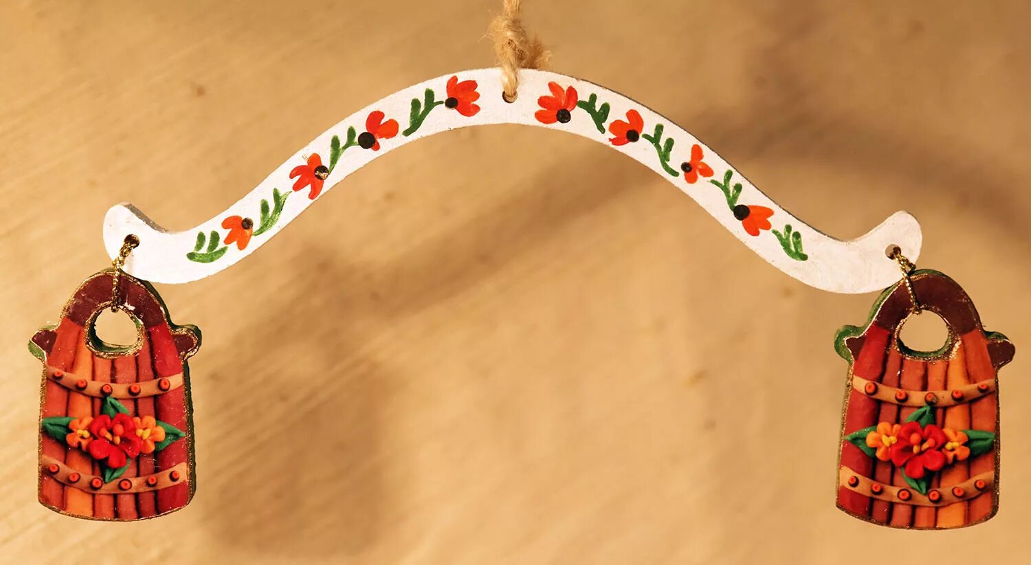 коромысло с ведрами. девушка с коромыслом. вырезное коромысло. коромысло для переноски ведер. как сделать коромысло.