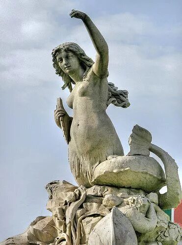 Парфенопа. Сирена скульптура. Сирены (мифология). Сирены в мифологии греции. Сирена античность.