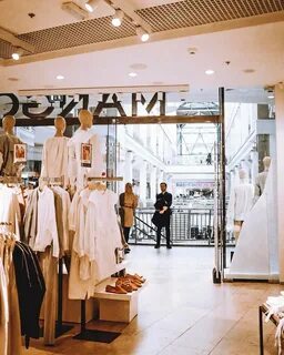 Магазины в атриуме