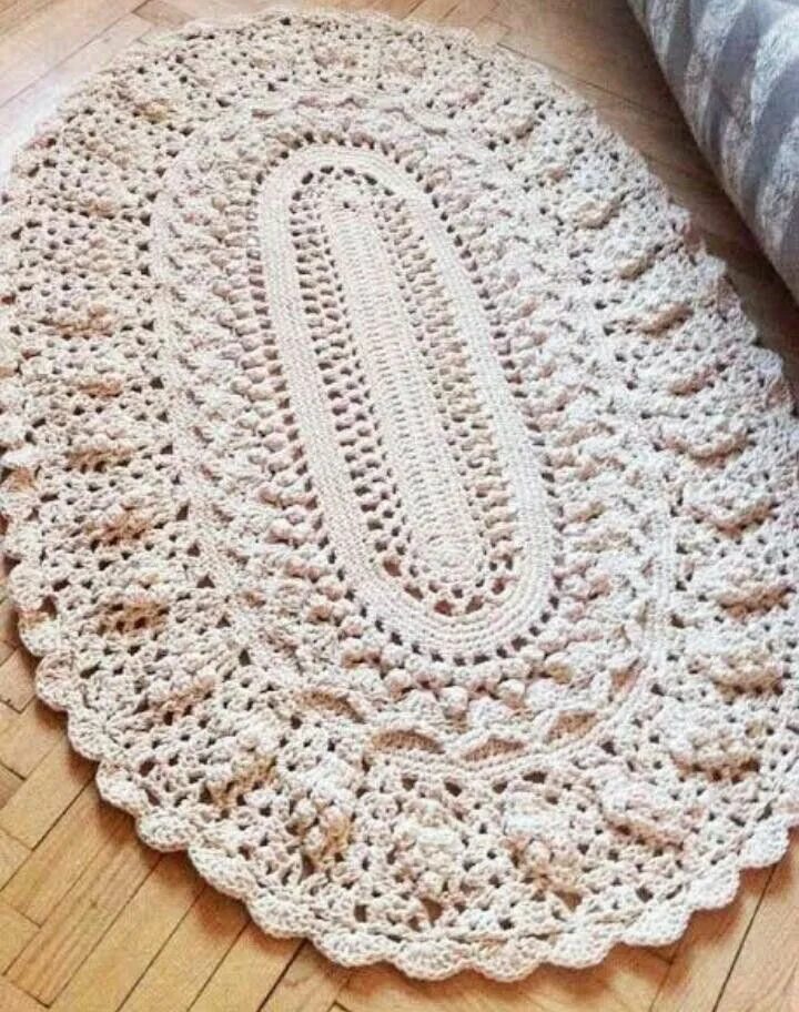 Вязаный прикроватный коврик. Коврик лотос крючком из полиэфирного шнура. Коврик крючком на пол овальные. Коврик крючком на пол овальные. Вязаный коврик в ванную комнату.