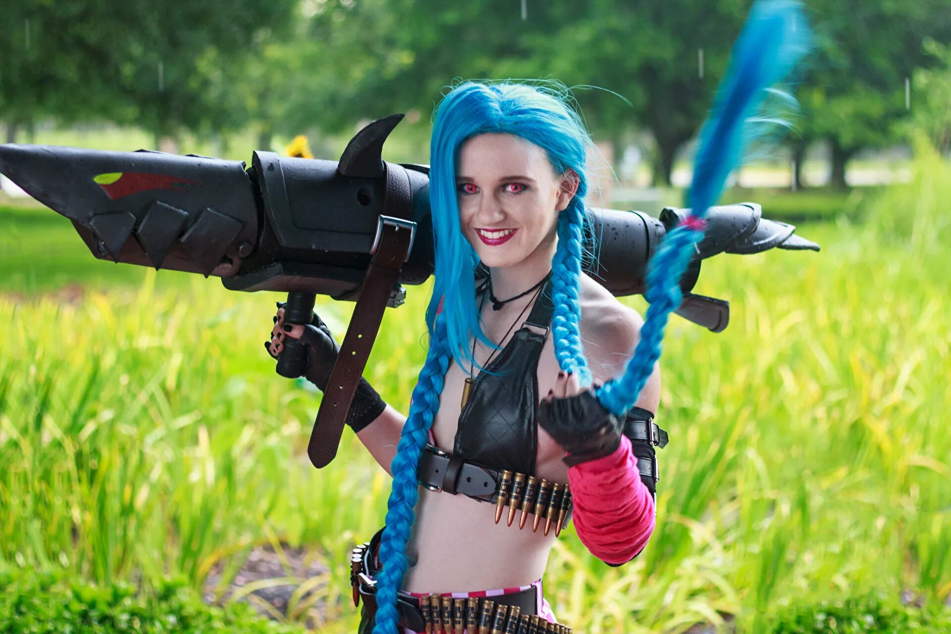 Jinx cosplay. Оружие Джинкс.